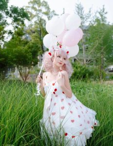 你的负卿的作品赏析：一个调皮的小姐姐-布玛社