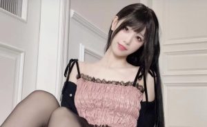 十万口草莓粥粥：甜蜜的二次元女神-布玛社