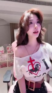 猫九酱Sakura里最抓人的地方，不是热闹，是那点小表情-布玛社