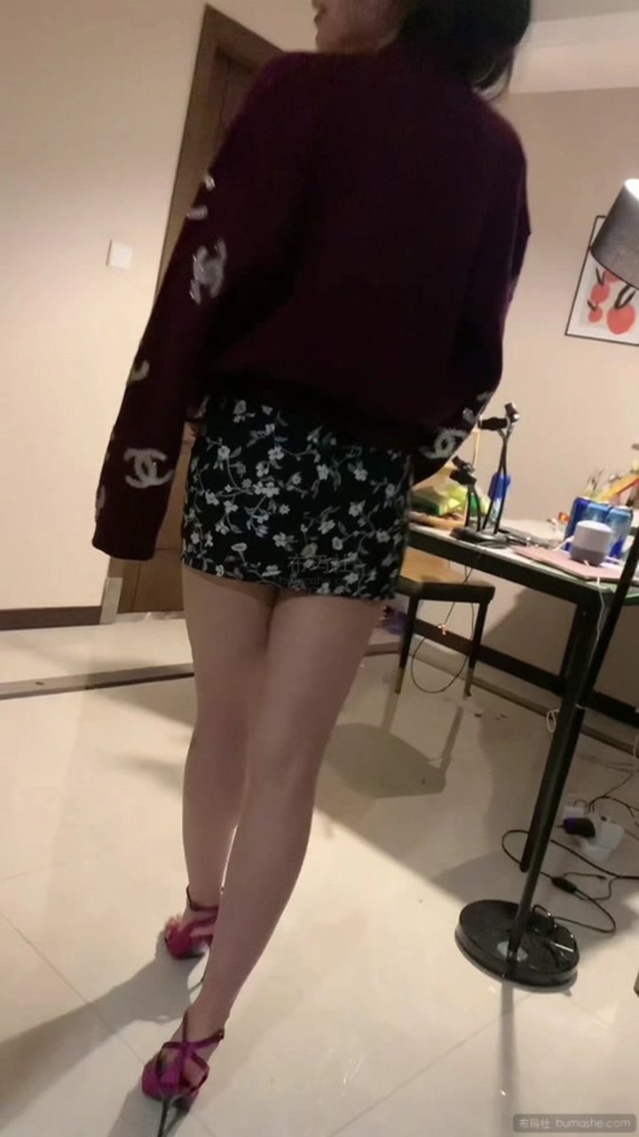 奶雯 配图 1
