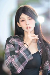 网红-依依酱别被标题带跑，图里那点小情绪才关键-布玛社