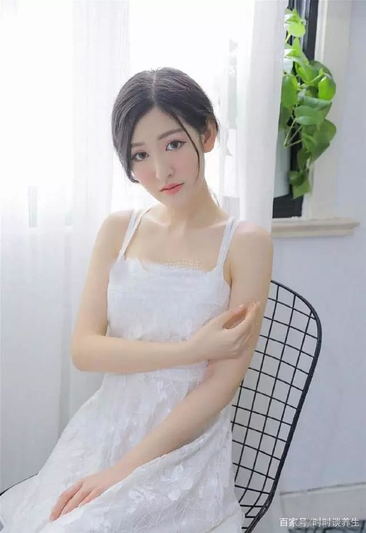 沈梦瑶白裙窗边写真