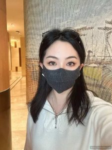 苏小涵自拍作品鉴赏:遮住半张脸,日常感还能留下什么-布玛社